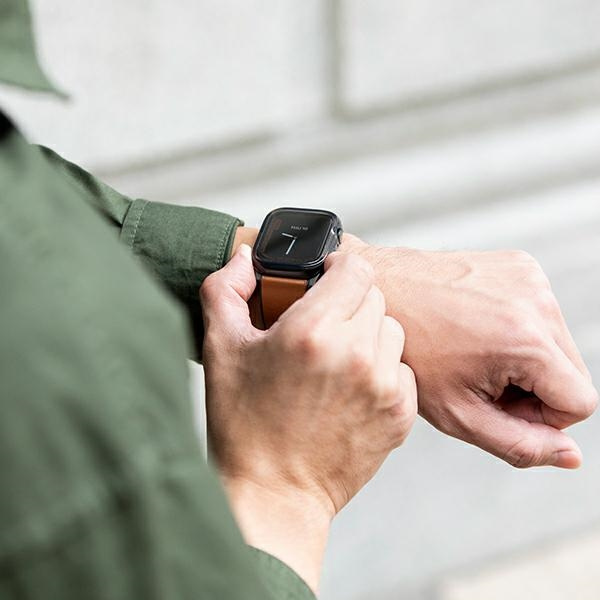 Etui Uniq Garde na Apple Watch 7/8/SE2 45mm - przezroczyste