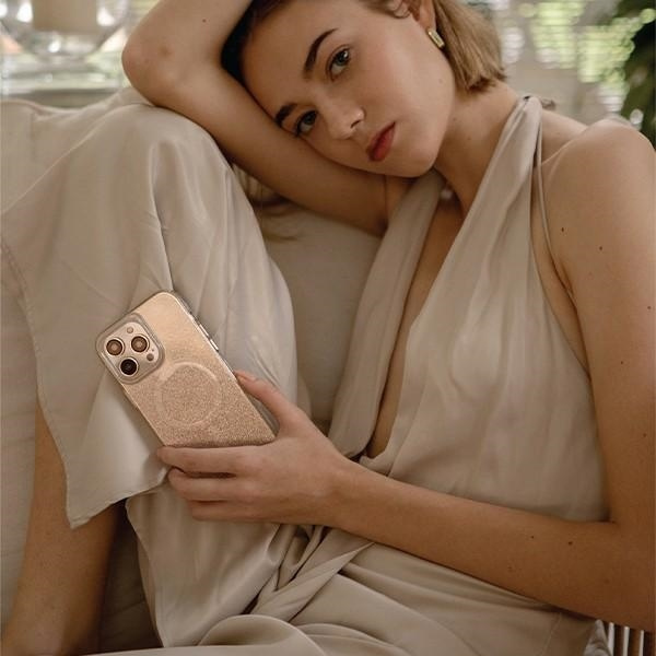 Etui Uniq Coehl Lumino na iPhone 14 Plus - srebrne