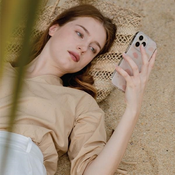 Etui Uniq Coehl Meadow na iPhone 14 Plus - różowe