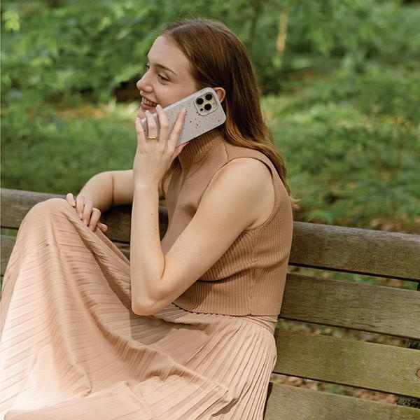 Etui UNIQ Coehl Terrazzo na iPhone 14 - różowe