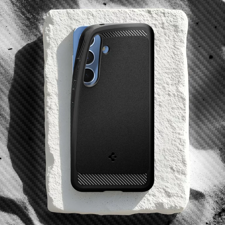 Etui Spigen Rugged Armor Mag MagSafe na Samsung Galaxy S25 - czarne matowe