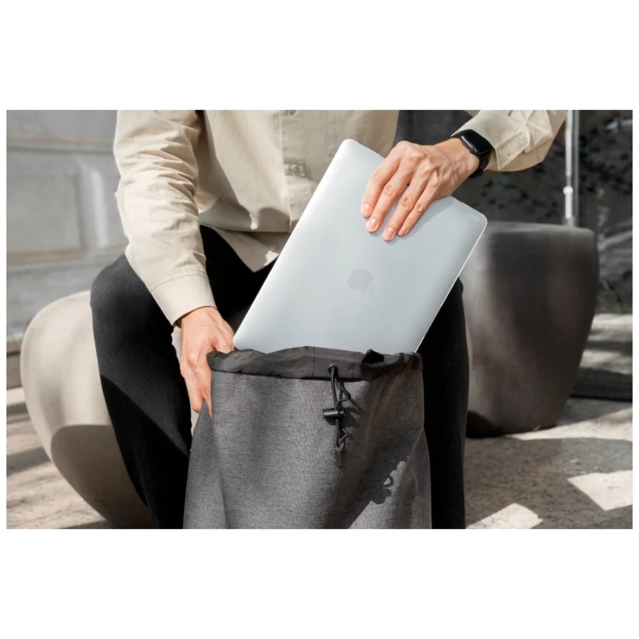 Etui UNIQ Vero do MacBook Pro 14" M1-M4  (2021-2024) - przezroczyste