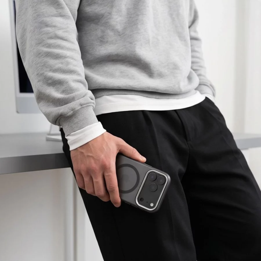 Etui Tech-Protect MagZero MagSafe na iPhone 17 Pro / 18 Pro - półprzezroczysto-czarne matowe