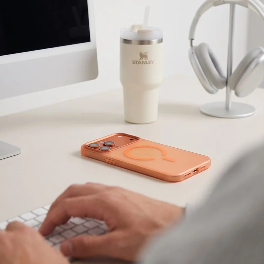 Etui Tech-Protect MagZero MagSafe na iPhone 17 Pro / 18 Pro - pomarańczowe matowe