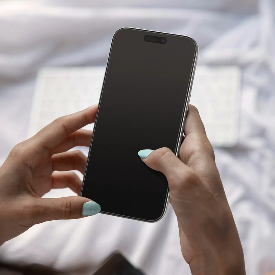 Szkło hartowane Spigen Glas.tR EZ Fit Pro HD AC prywatyzujące na iPhone 18 Pro Max