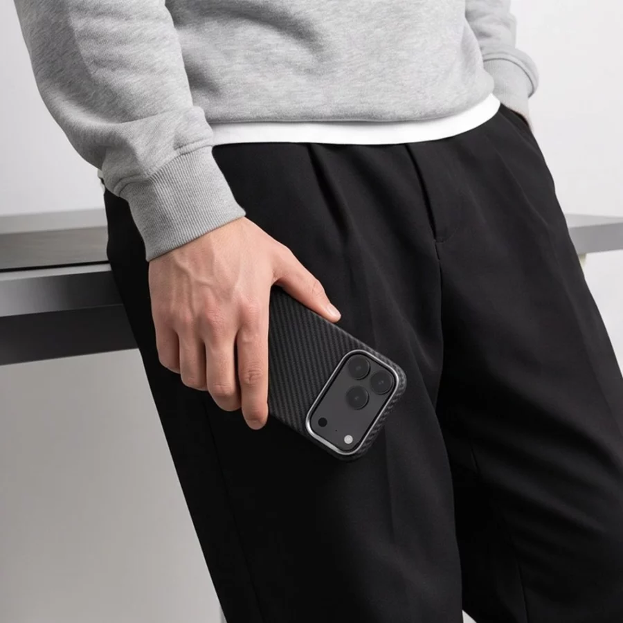 Etui Tech-Protect Ion Carbon MagSafe na iPhone 18 Pro Max / 17 Pro Max - czarno-srebrne